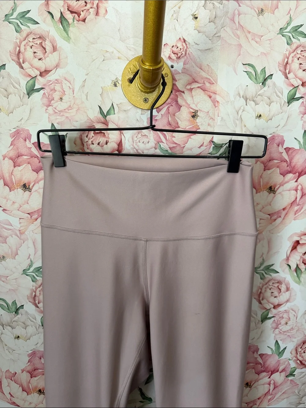 Alo Yoga Airlift Legging in Taupe size L Full Length High Rise 28” Pants